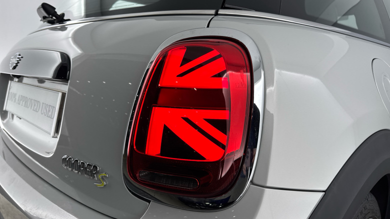 MINI Hatchback 135kW Cooper S Level 2 33kWh 3dr Auto Electric Hatchback